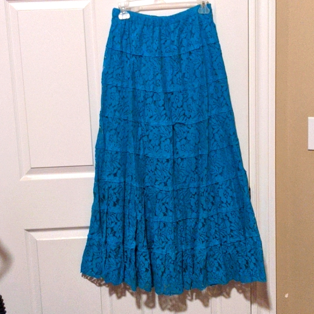 Cute long skirt.
